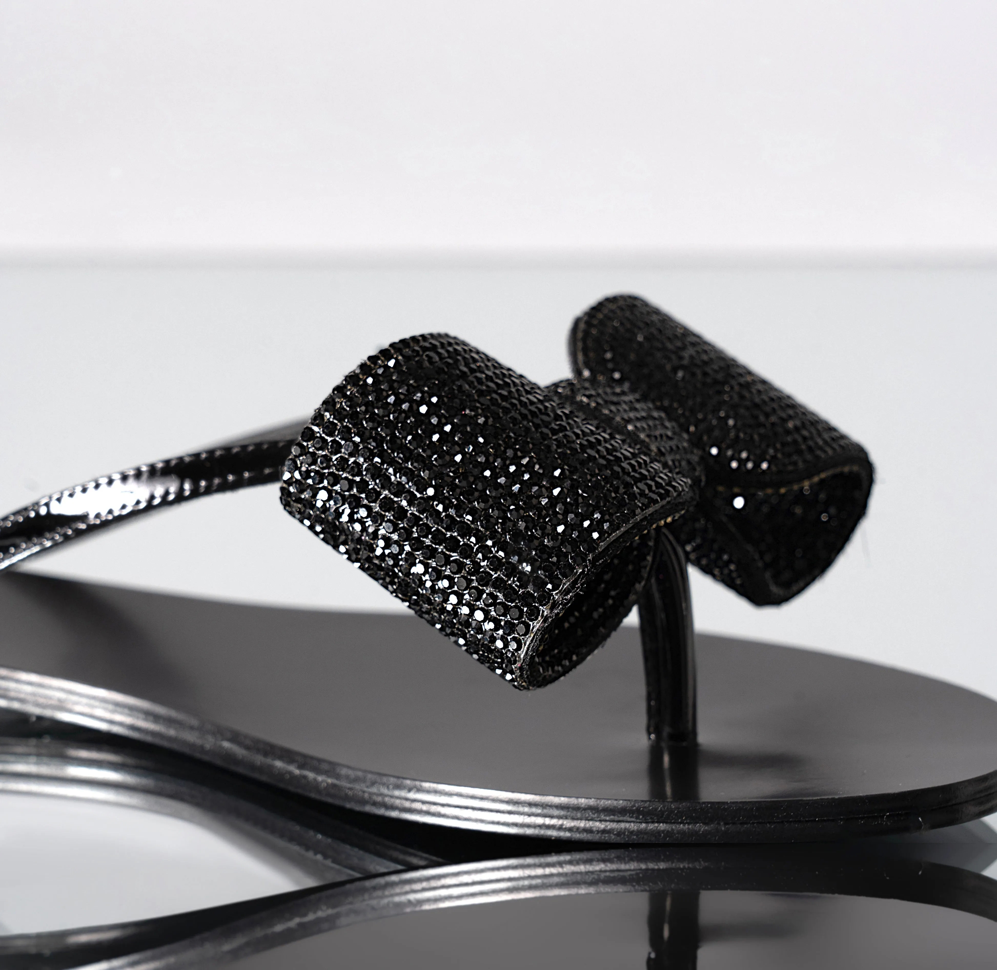 CRYSTAL FLIP FLOP