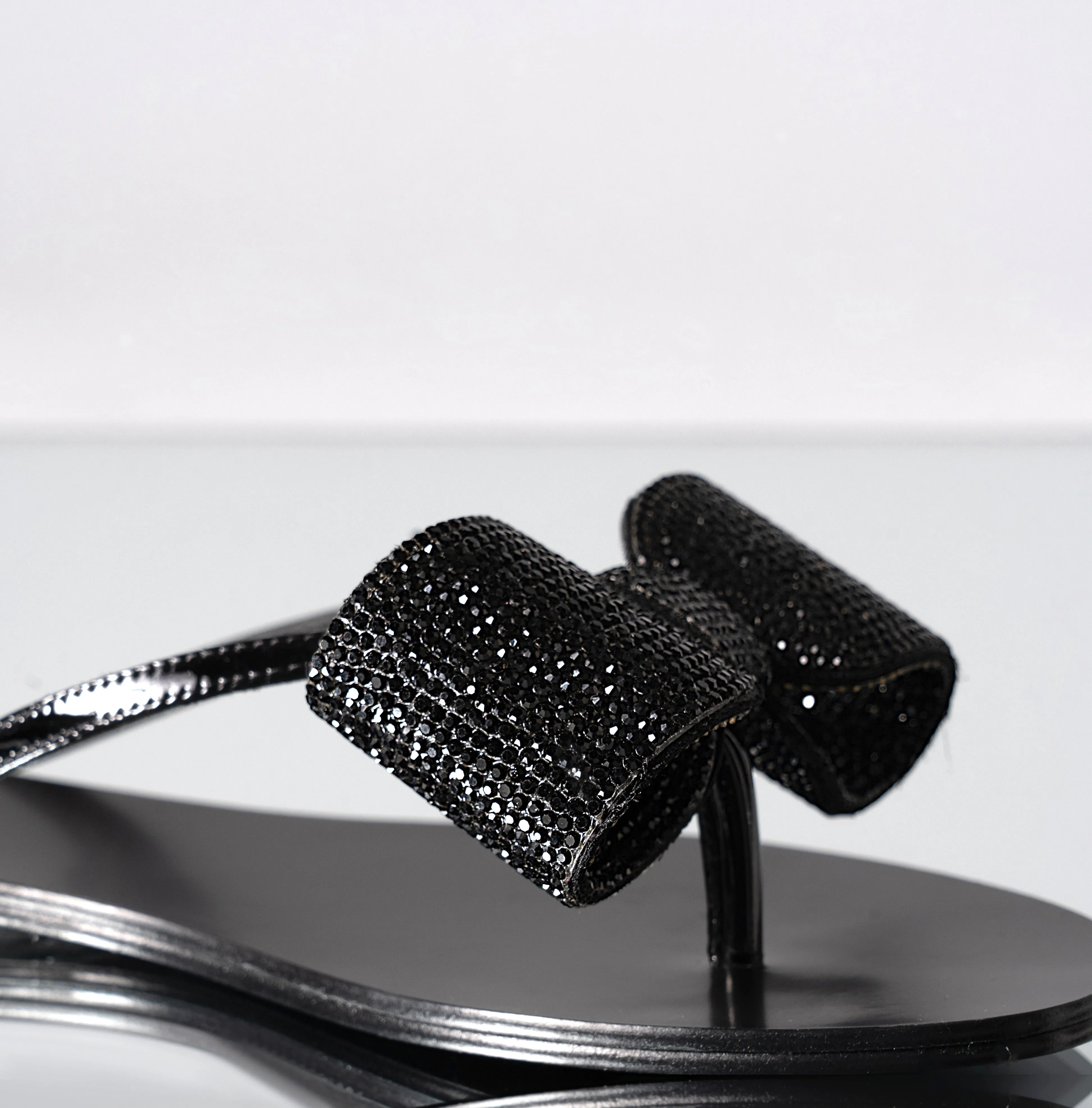 CRYSTAL FLIP FLOP