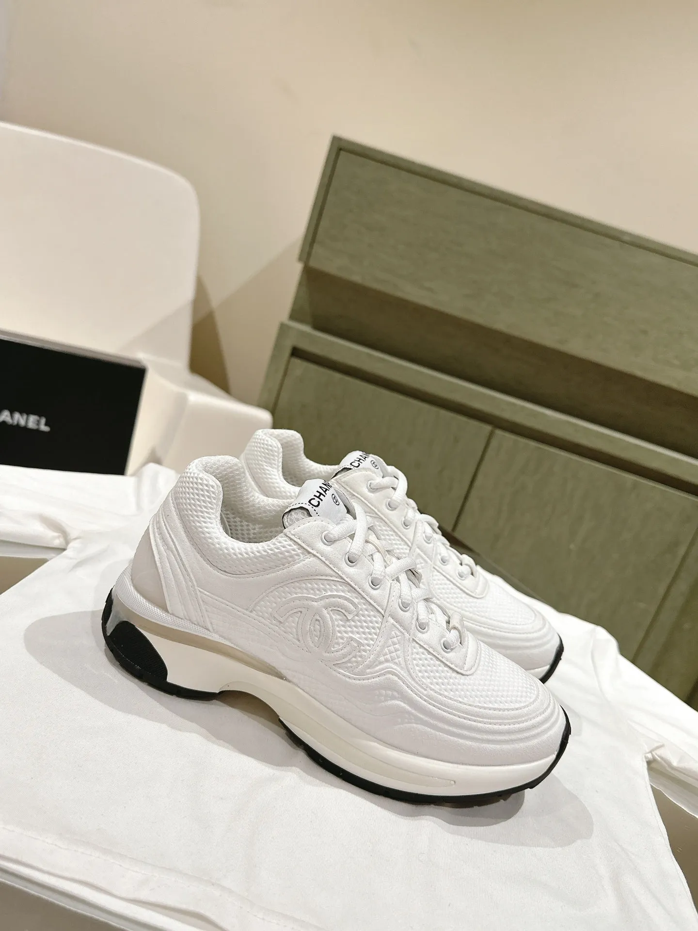 fabric Supportive team trainer CHANEL white Volume discount