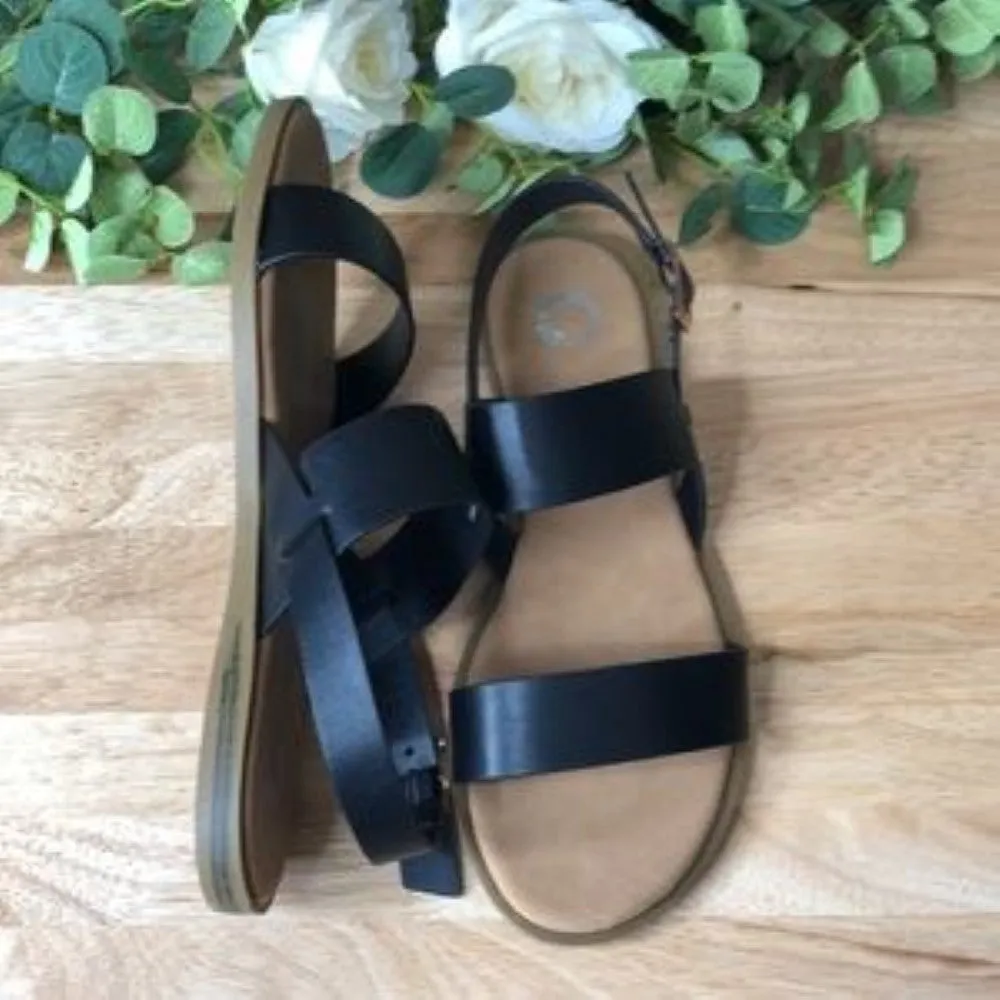 Journee Collection Lavine Flat Sandal Black, 10
