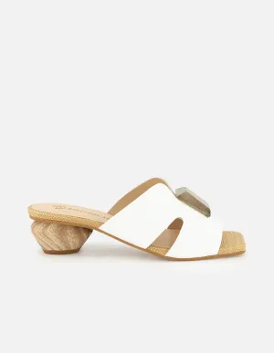 Mule de piel color blanco para mujer con detalle tipo madera