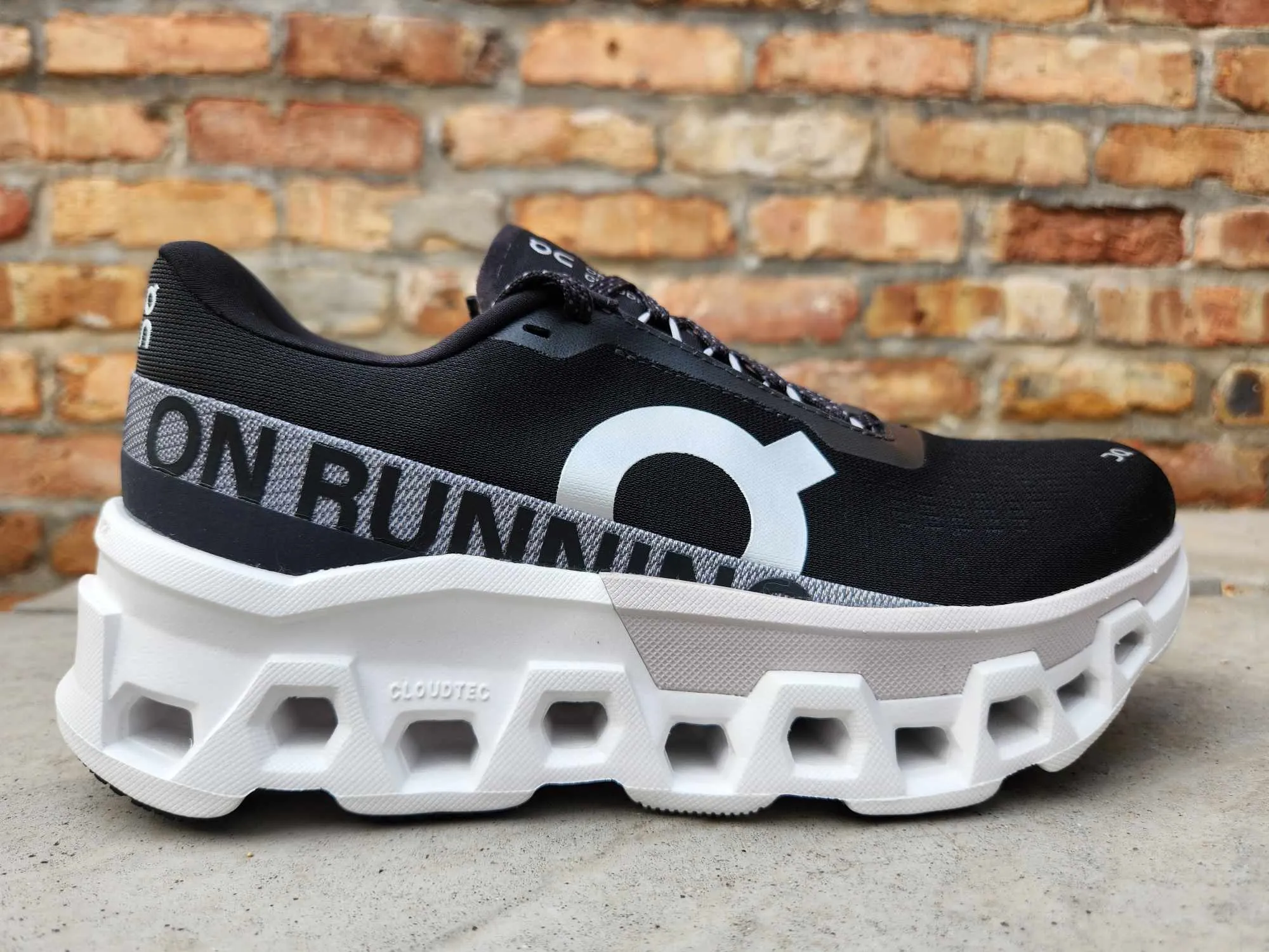 On W Cloudmonster 2