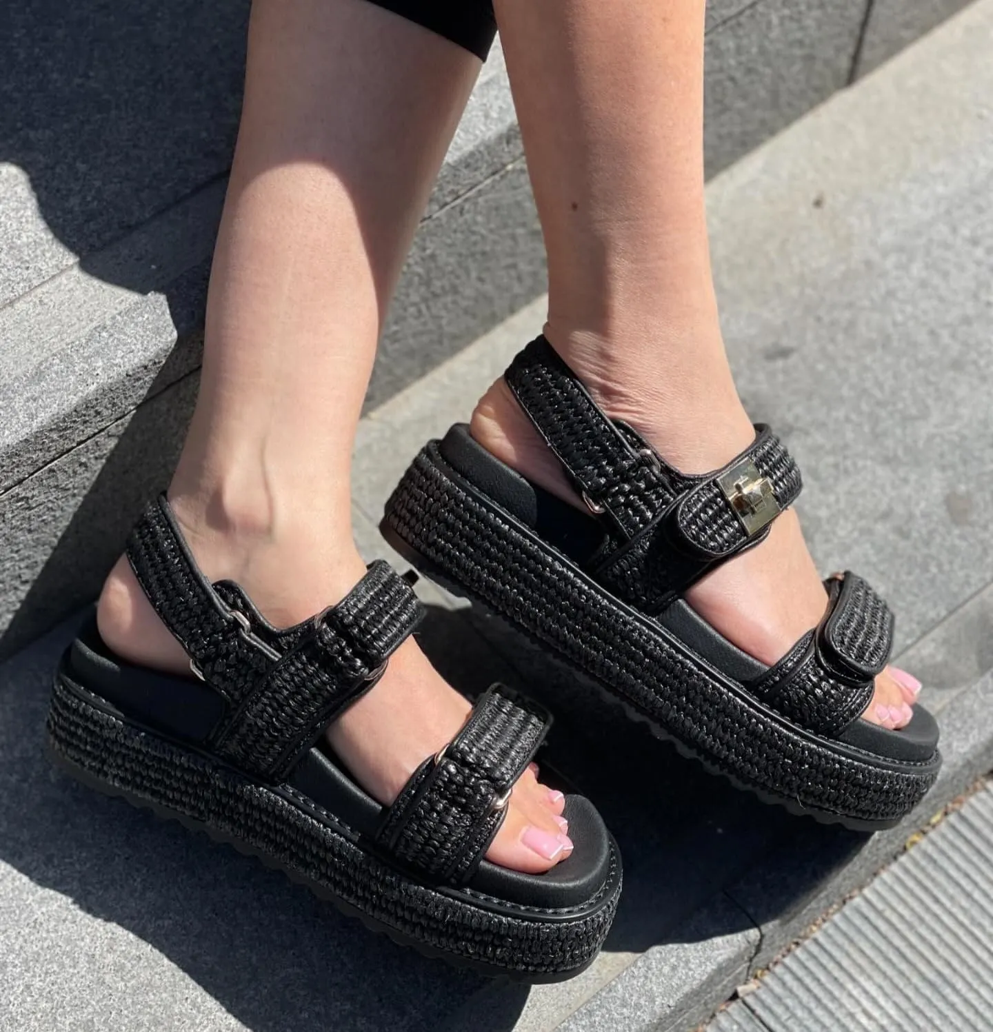 Raffia Platform Sandals for Women Comfortable Casual Beach Sandals Summer Open Toe Woven Slingback Platform Sandals with Adjustable Double Buckle Strap Beach Slides Sandals