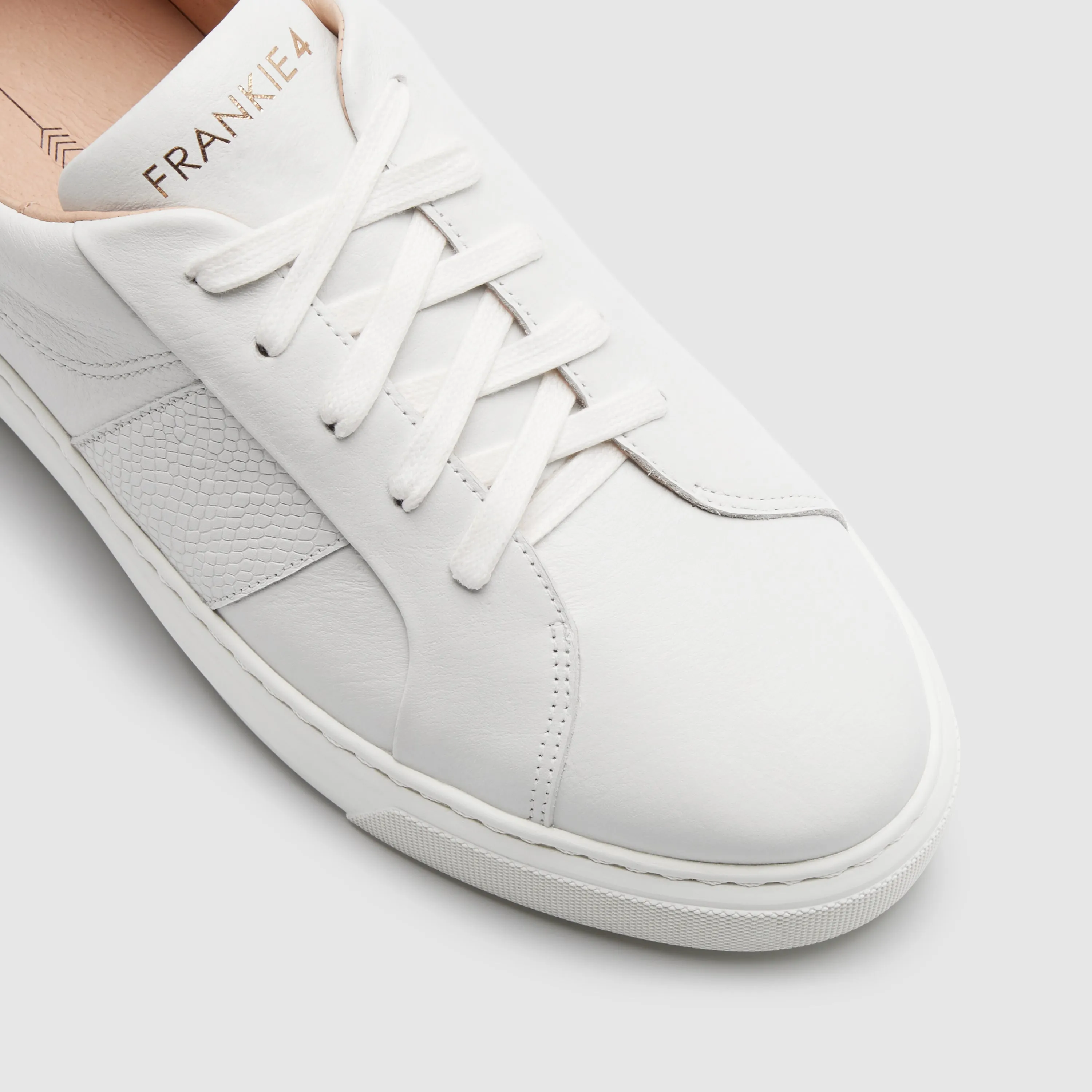 RILEY || WHITE || FRANKiE4