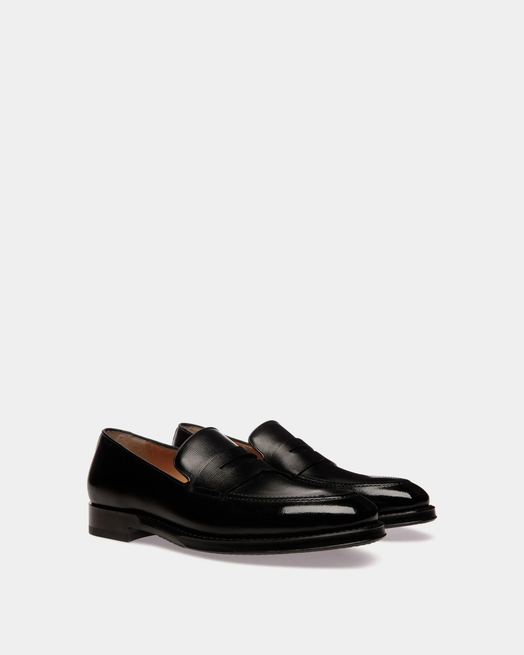 Scribe Un Loafer in Black Grained Leather