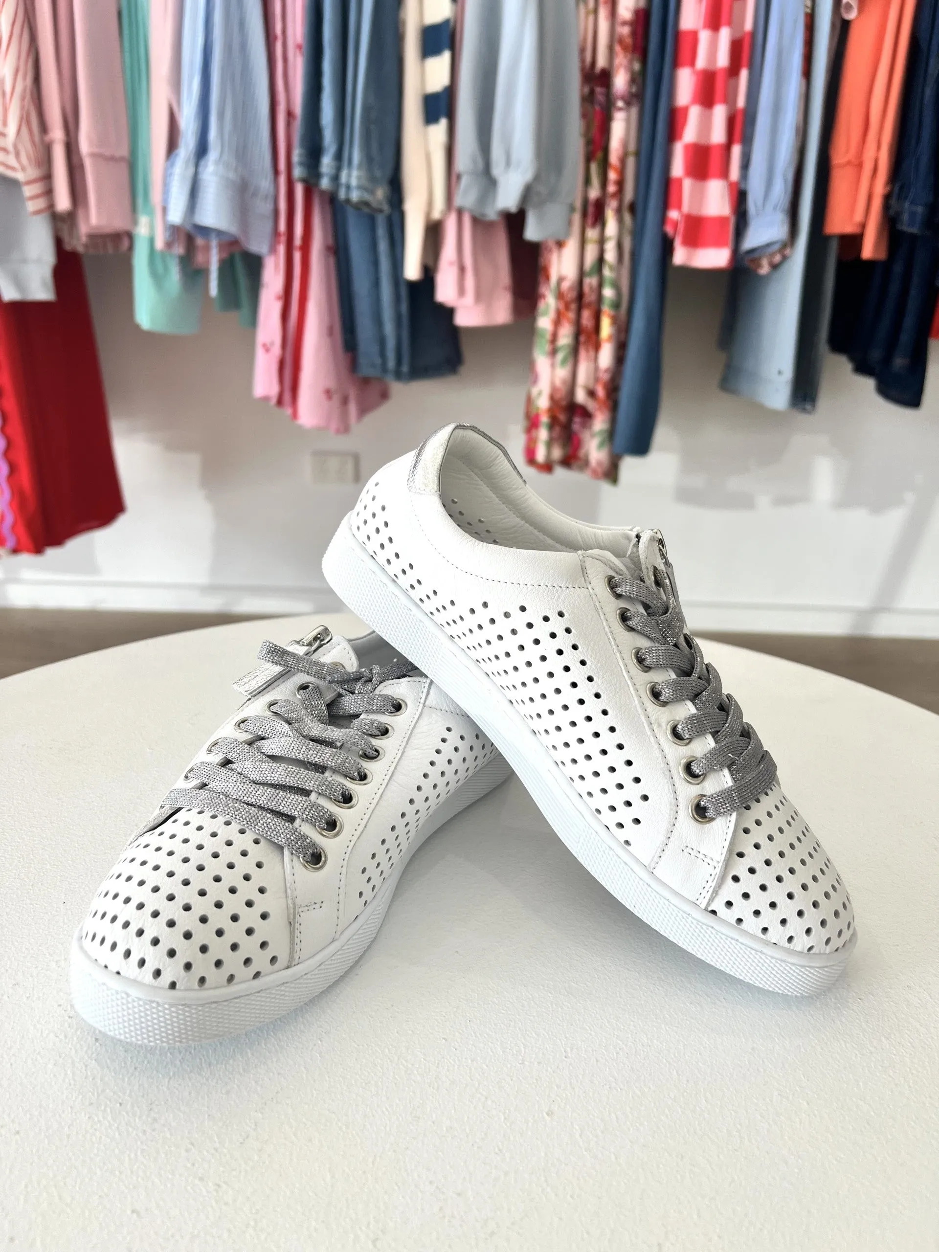 TEMPLE LEATHER TRAINER || WHITE/SILVER