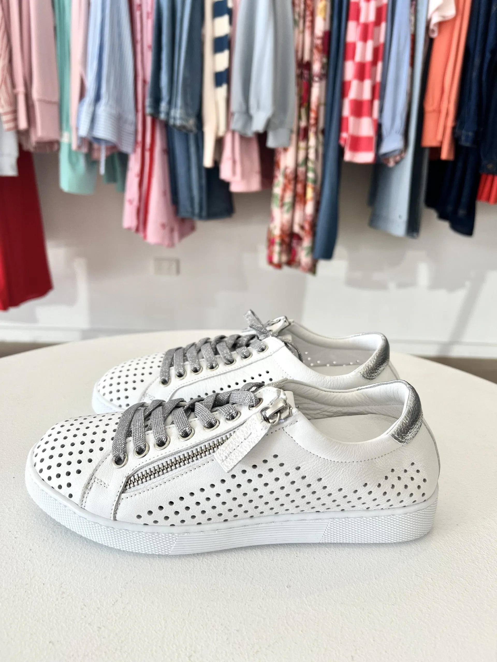 TEMPLE LEATHER TRAINER || WHITE/SILVER
