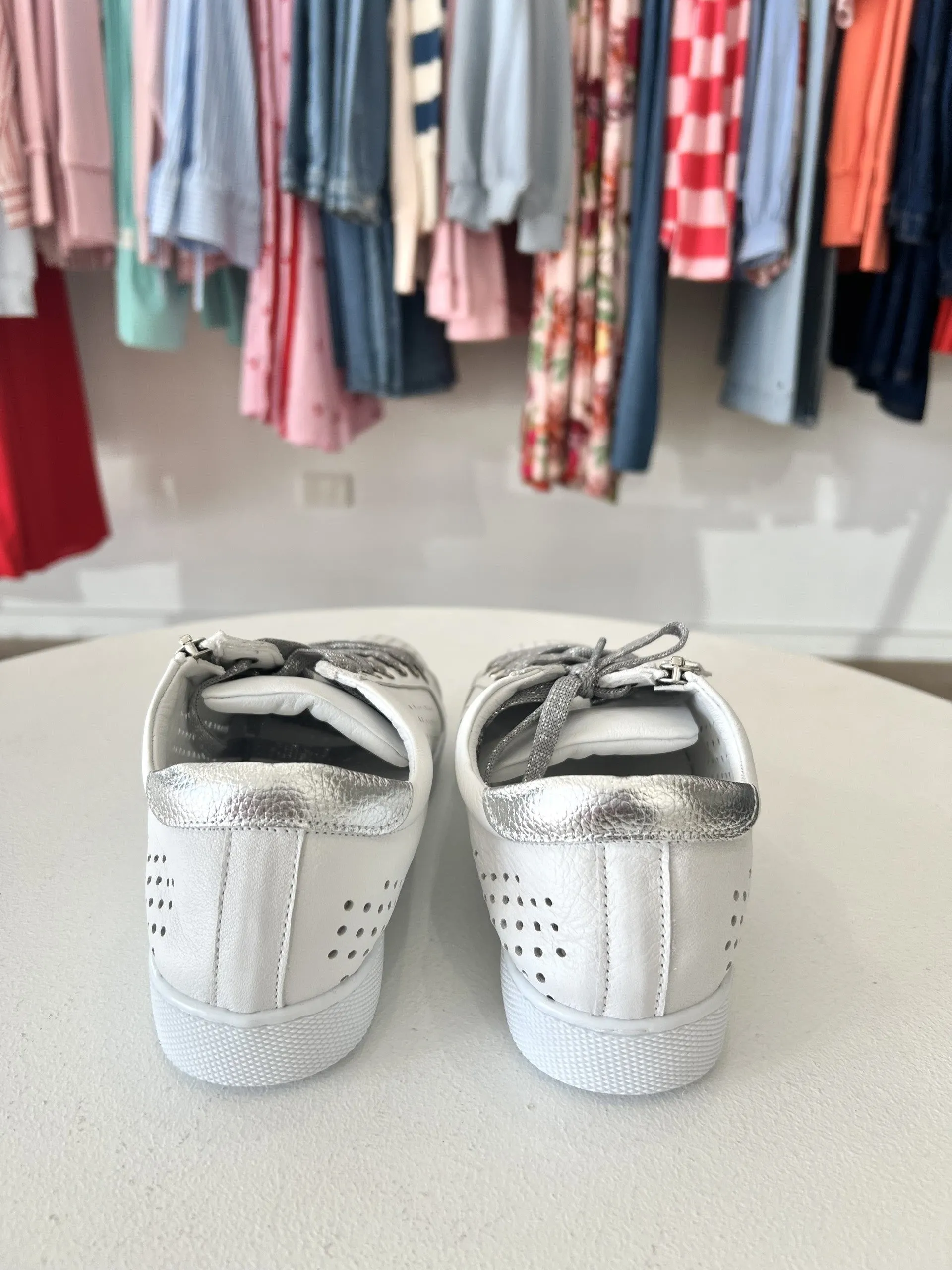TEMPLE LEATHER TRAINER || WHITE/SILVER