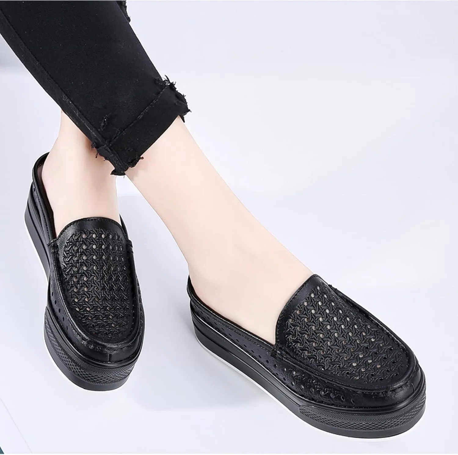 WENOREG Women's Leather Hollow Out Closed Toe Mule Sandals,Summer Casual Slip on Mesh Backless Comfort Flat Walking Loafers Non-Slip Breathable Beach Slippers Sandals